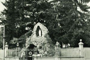 Grotta Madonna di Lourdes, Chiesa Parrocchiale